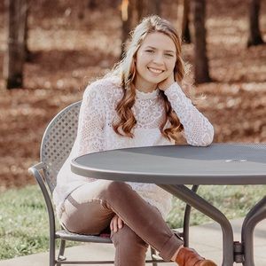 Meet your Posher, Elaine